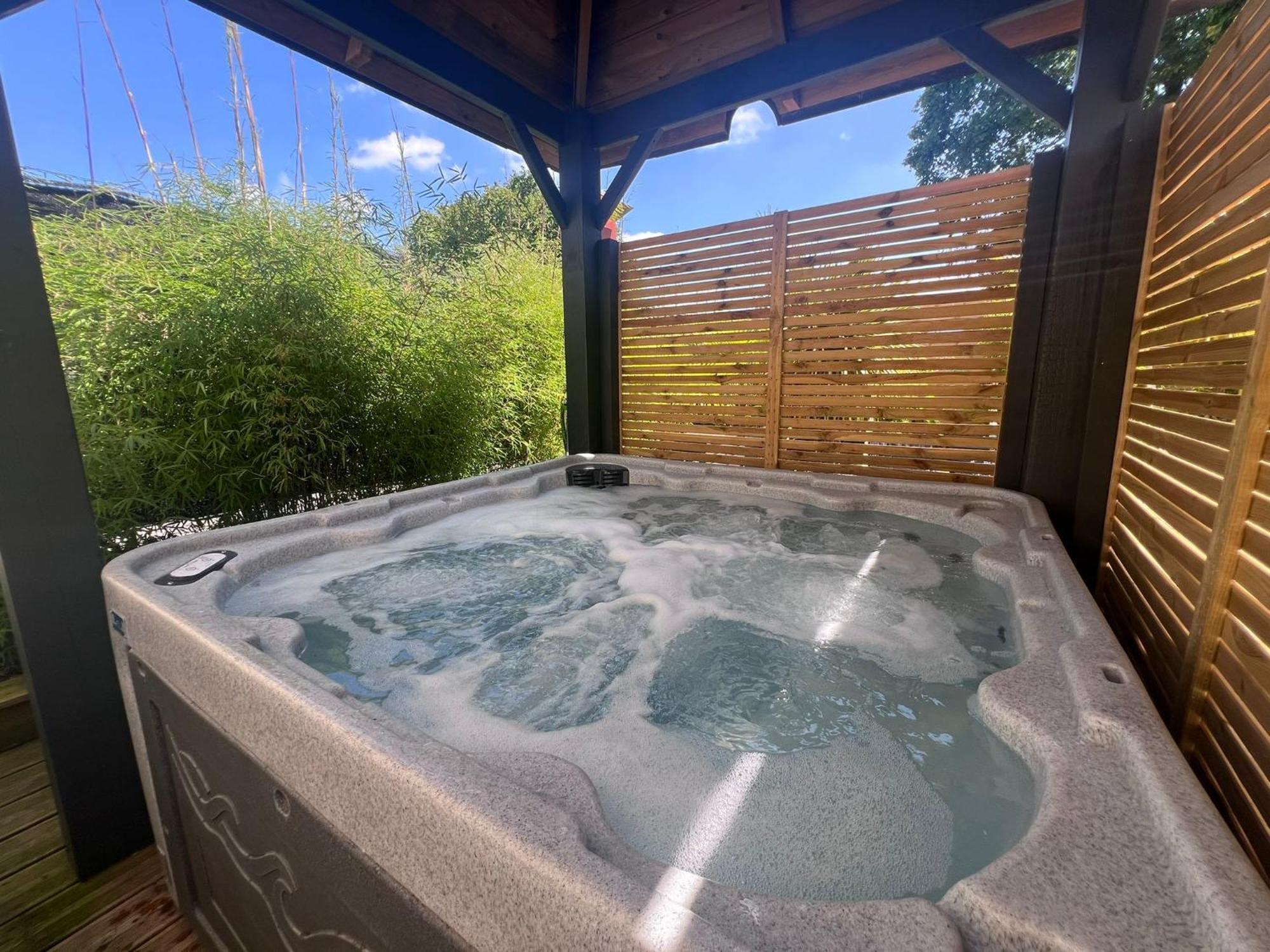 Loveroom Avec Spa Privatif Plelo Экстерьер фото