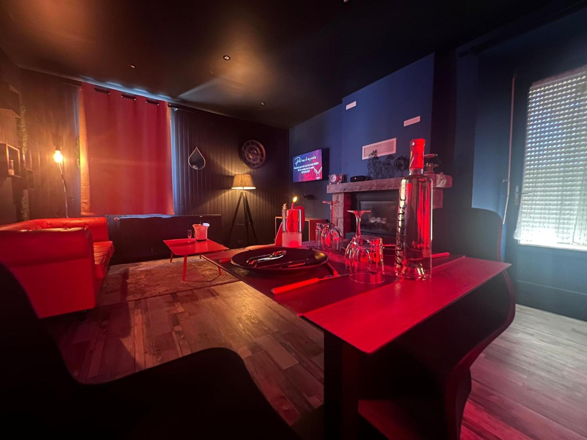 Loveroom Avec Spa Privatif Plelo Экстерьер фото