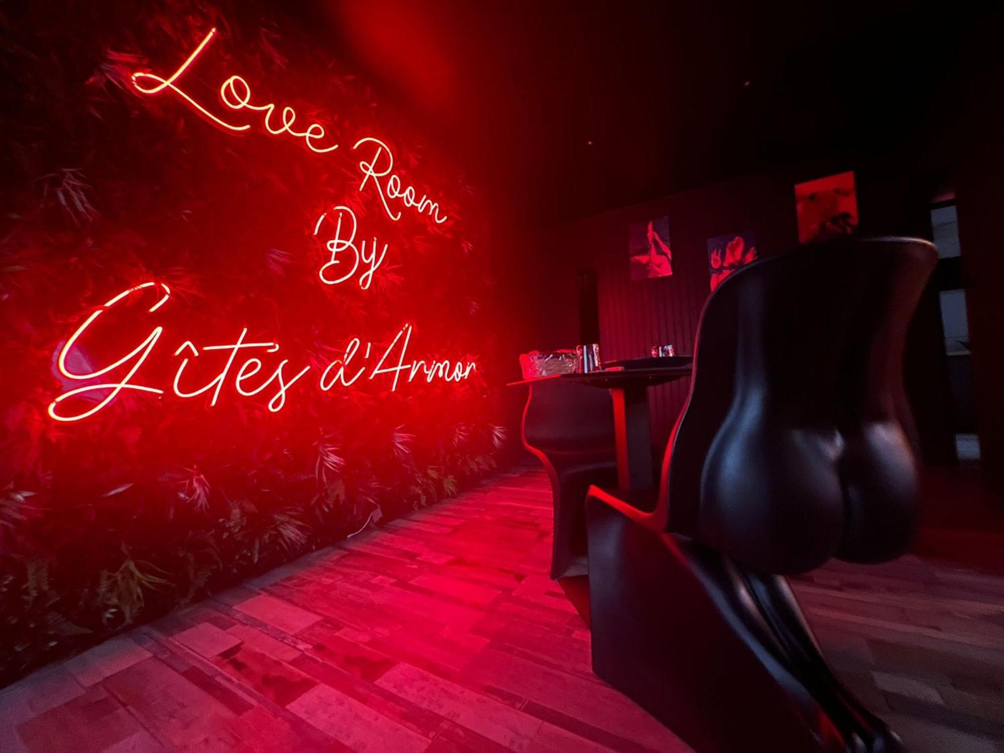Loveroom Avec Spa Privatif Plelo Экстерьер фото